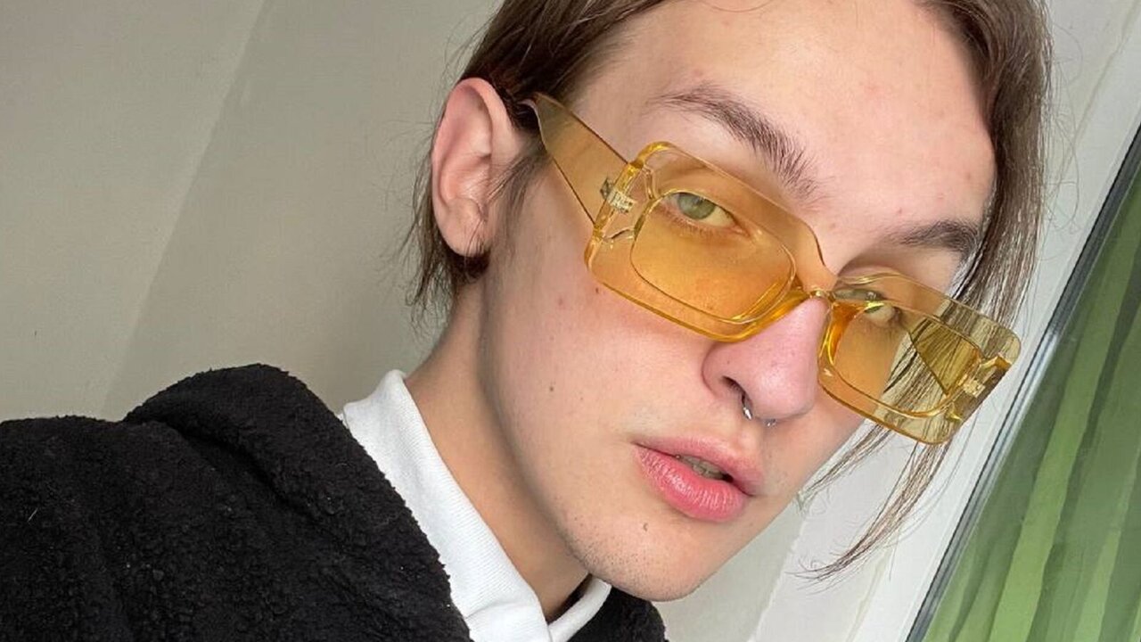 TylerHoggarth's Sex ChatRoom