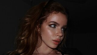AsellaStars's Sex ChatRoom