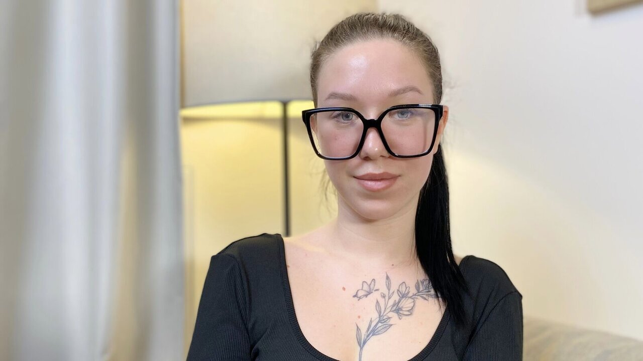 EmilyWiills's Sex ChatRoom