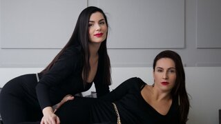 NinaAndNella's Sex ChatRoom